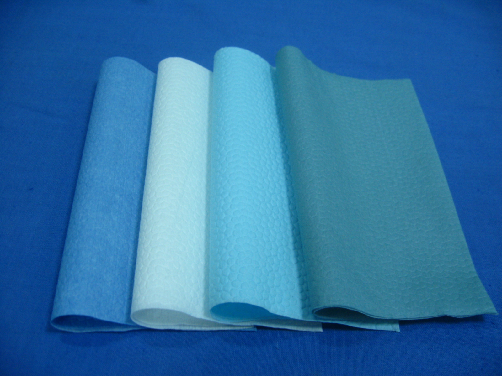 Green Jumbo Perforated Roll Nonwoven Fabric Industrial Dust-free Maintenance Clean Wipes